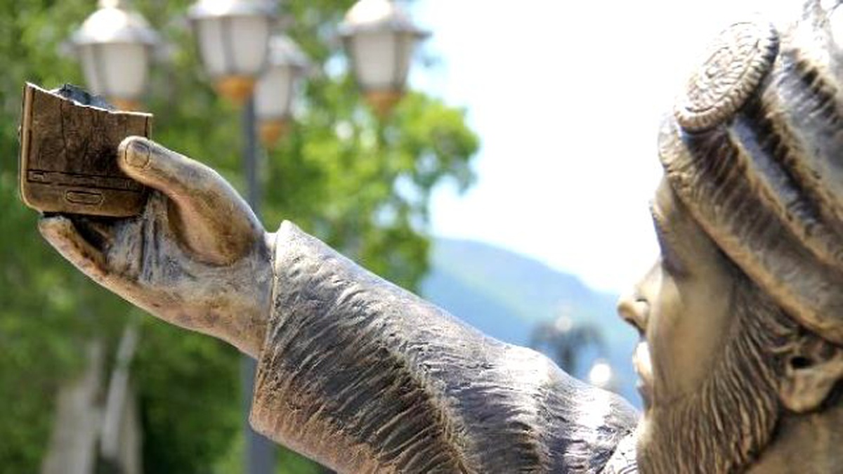 Selfie Çeken Şehzade Heykeli Saldırısında 2 Gözaltı