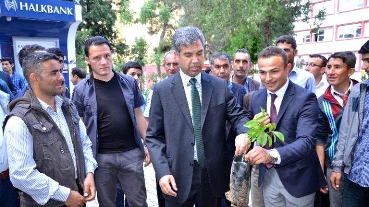 Siverek\'te Fidan Dağıtımı