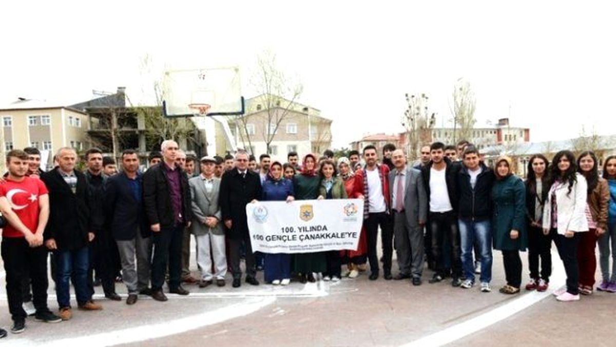 Vali, Öğrencileri Çanakkale\'ye Uğurladı