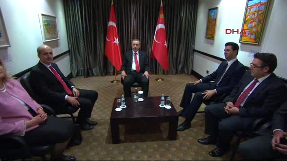 Cumhurbaşkanı Erdoğan\'a \'Ulusal Bayrak Nişanı\' Verildi