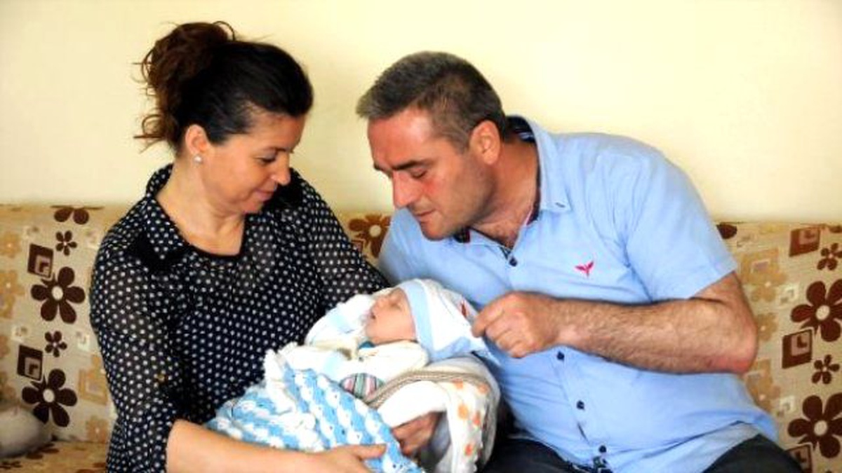 12 Aşılama, 4 Tüp Bebek Tedavisinden Sonra Doğal Yolla Anne Baba Oldular