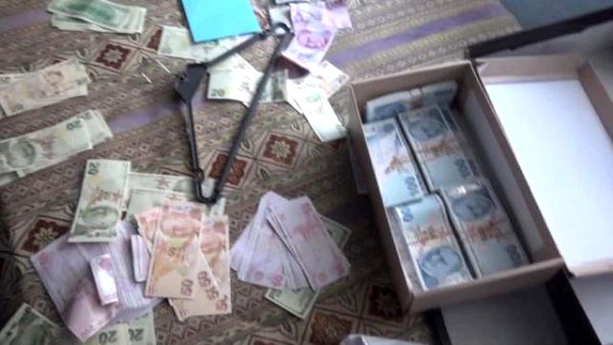 Kaçakçılık Operasyonunda Ayakkabı Kutularından 1 milyon dolar Çıktı
