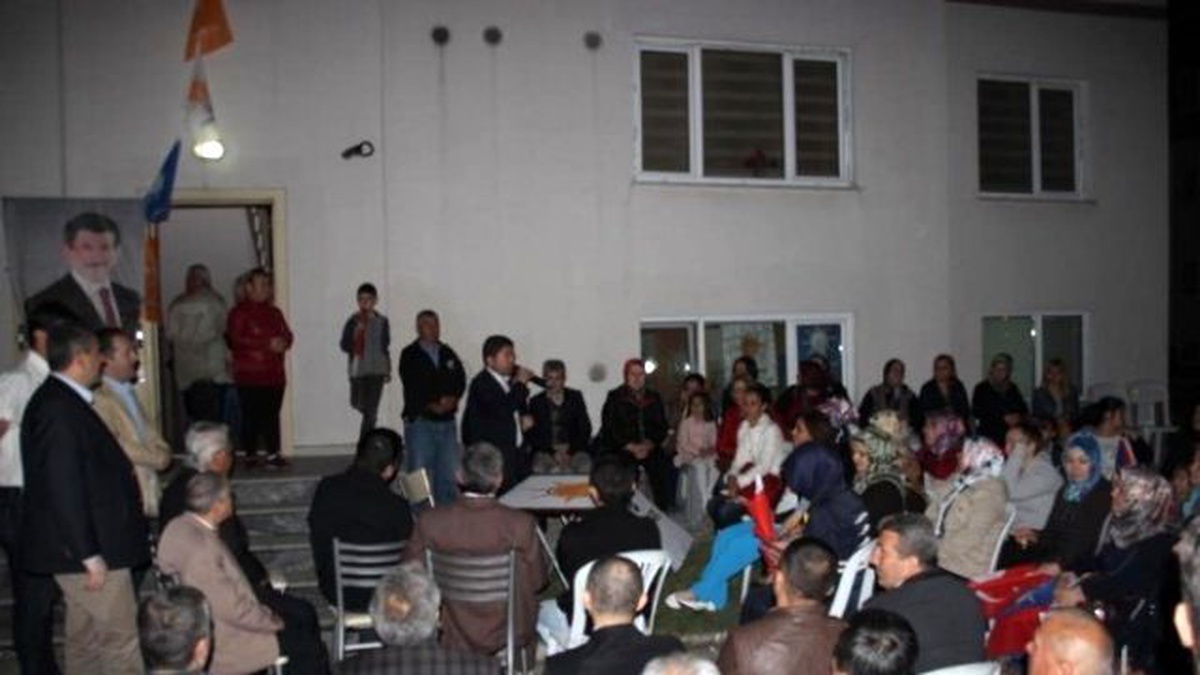 AK Parti Milletvekili Yılmaz Tunç\'a Yoğun İlgi