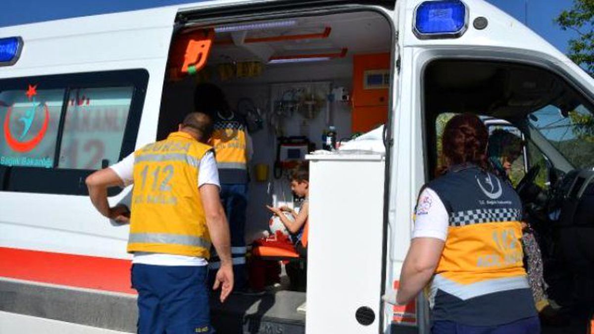 Ambulansta Bile Topunu Elinden Bırakmadı