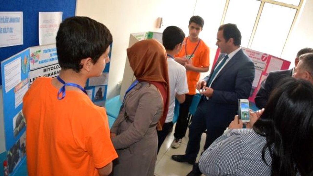 Anadolu İmam Hatip Lisesinde "Bilim Fuarı" Düzenledi