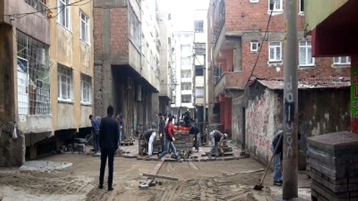 Bağlar\'da Parke Taşı Döşeme Tam Hız