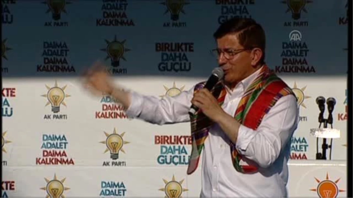 Başbakan Davutoğlu Vatandaşlara Hitap Etti (3)