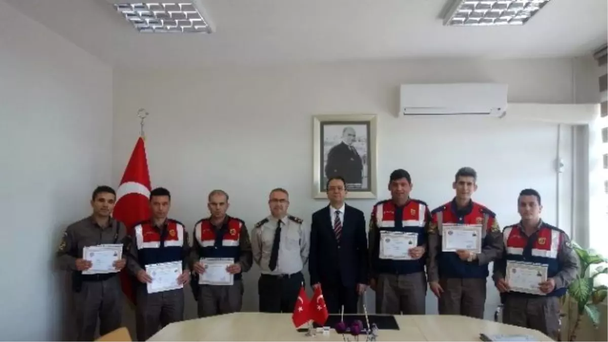 Çerkezköy Kaymakamı Kubilay'dan Komutan ve Müftüye Başarı Belgesi
