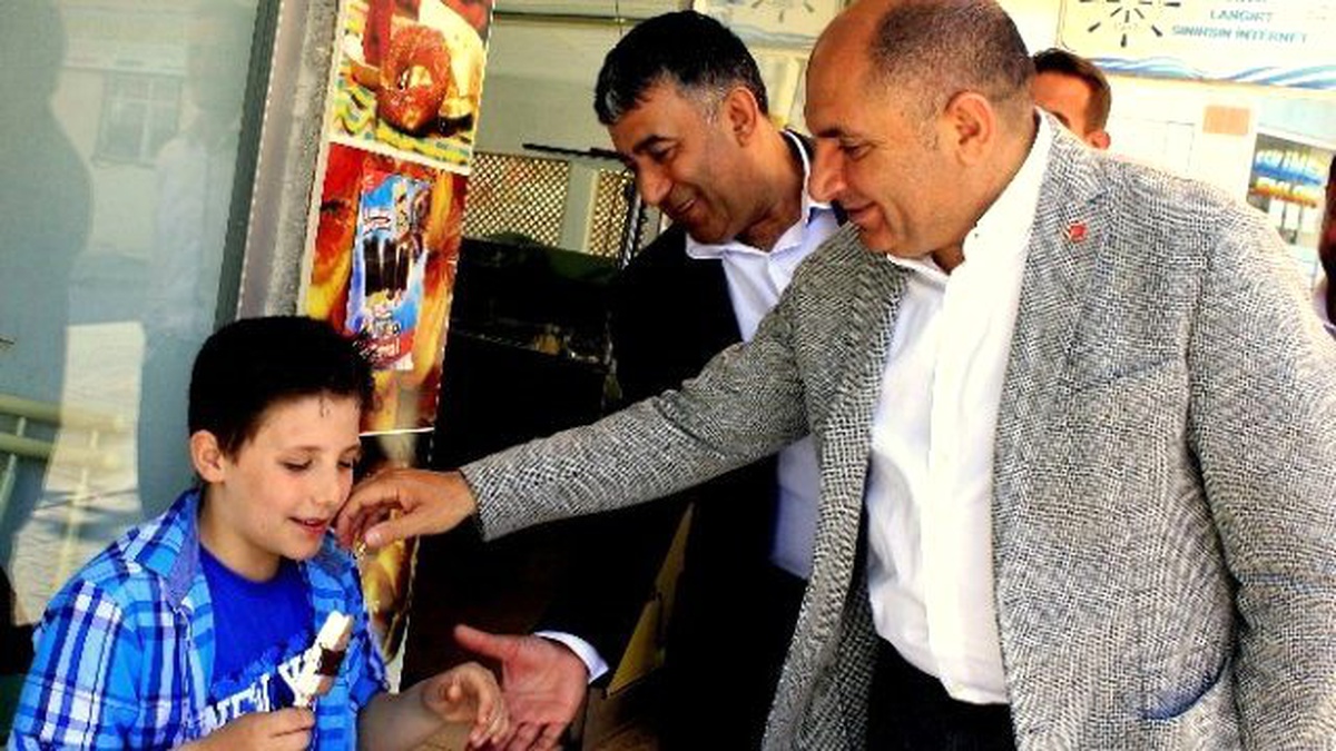 CHP Milletvekili Adayı Tahsin Tarhan İşçiler Bir Araya Geldi