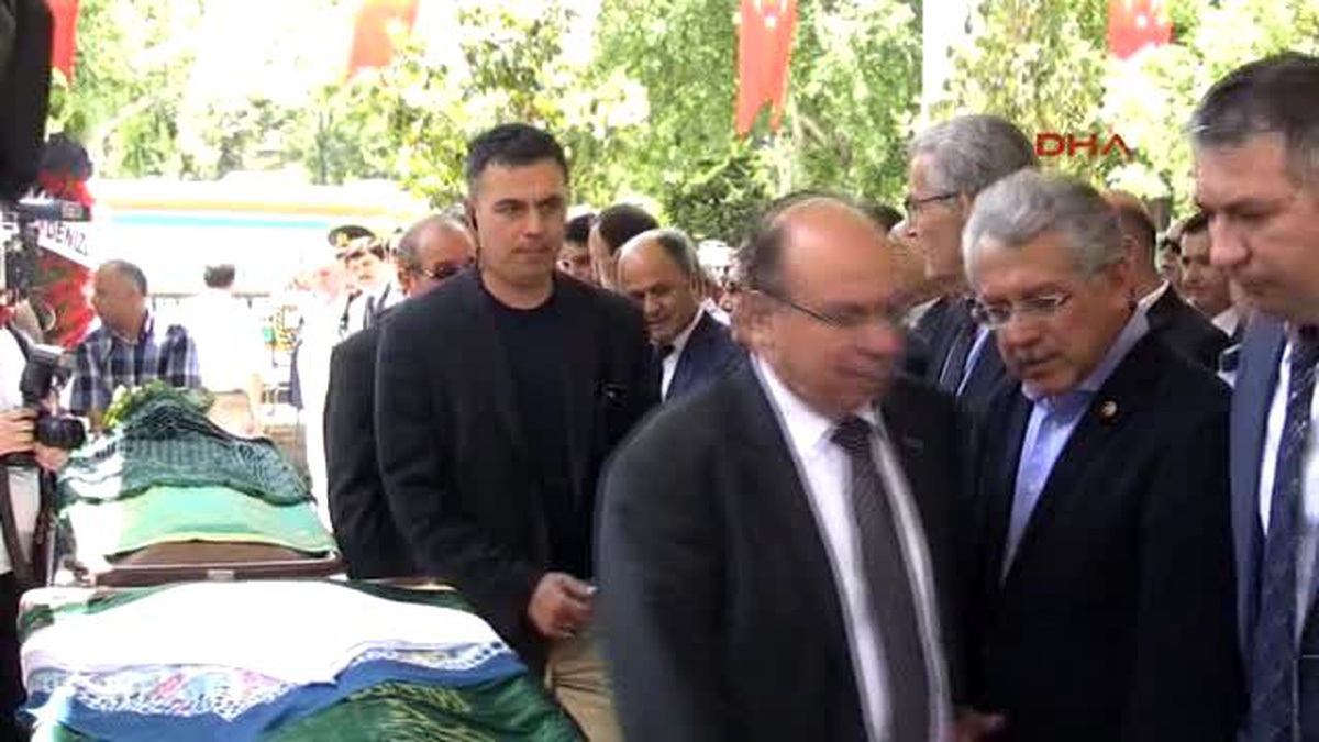 Denizli Vali Kocatepe, Annesini Son Yolculuğuna Uğurladı
