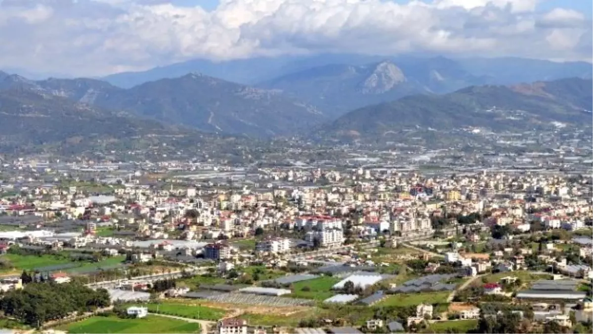 Antalya\'da Garip Durum! Doğum Günlerinin Gün ve Ay Bölümü Bilinmiyor