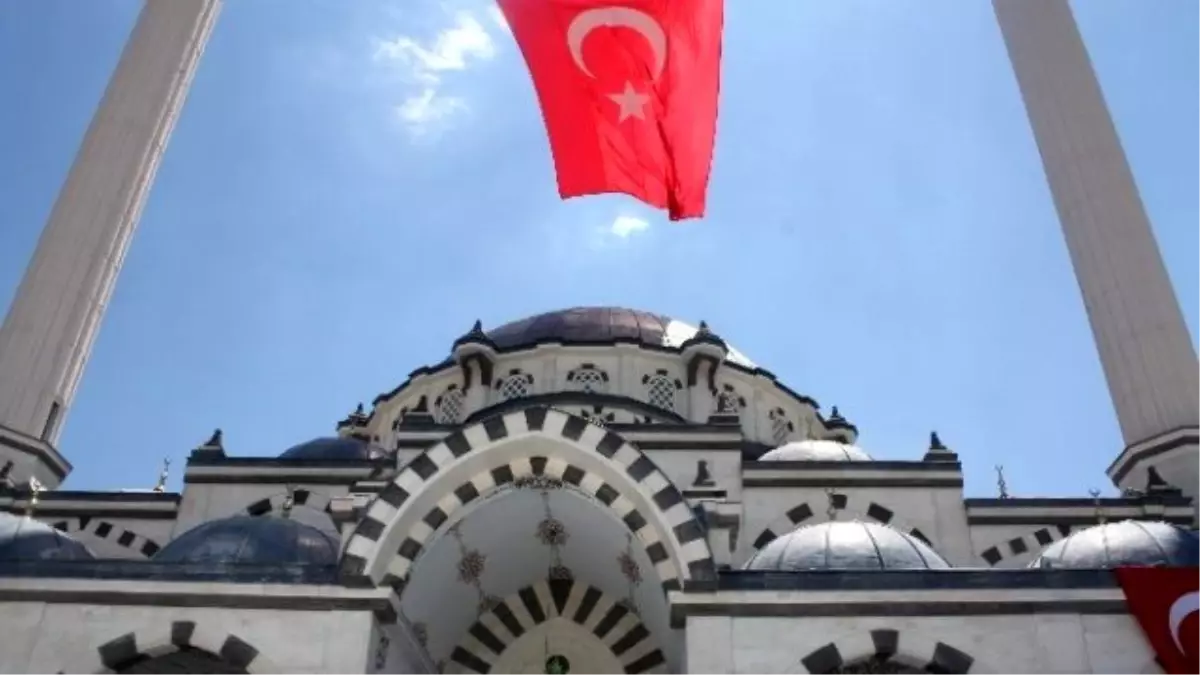 Eruslu Camii Dualarla Açıldı