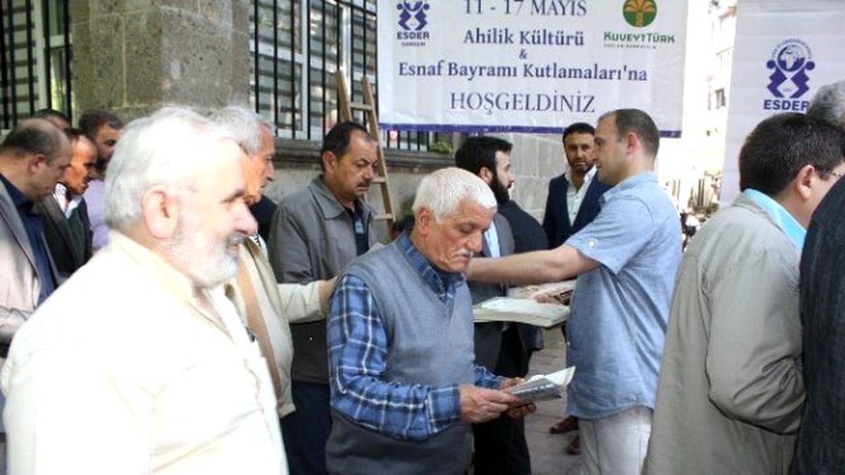 Esder\'den Vatandaşa Ahilik Pilavı