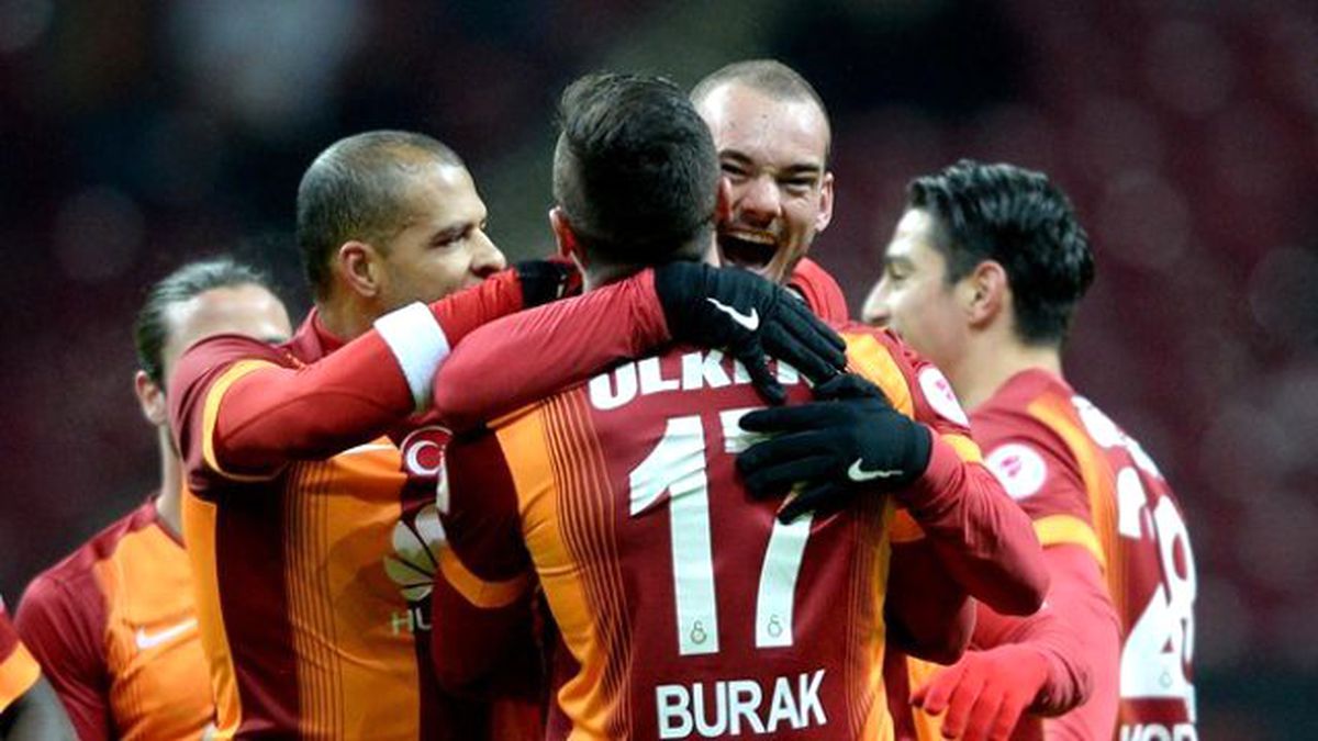 Galatasaray Tavan Yaptı