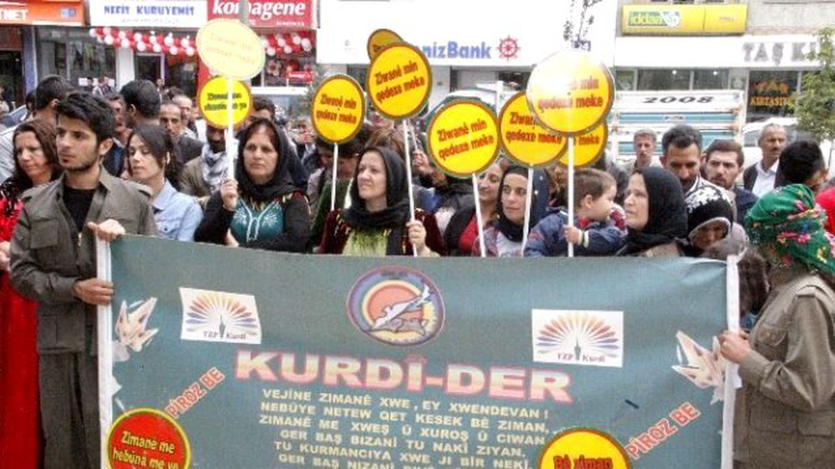 Hakkari\'de Anadil Bayramı Kutlaması