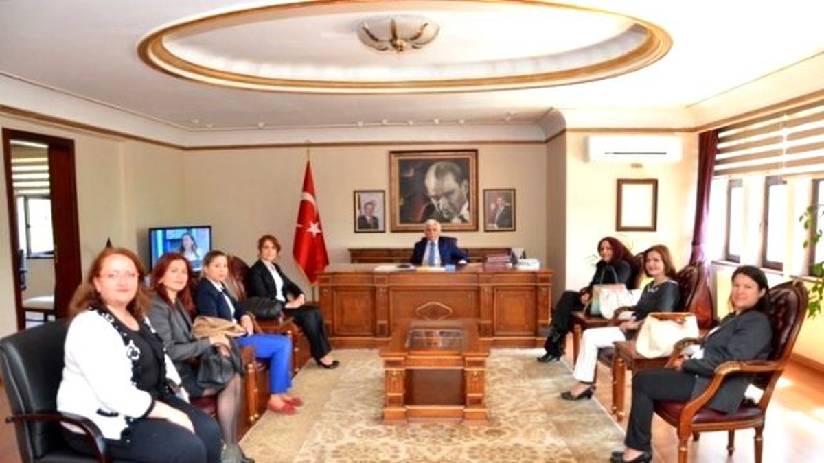 Hemşireler Vali Orhan Alimoğlu\'nu Ziyaret Etti
