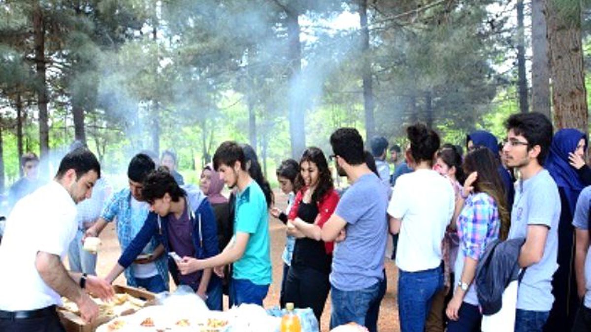 İntör Doktorlar ve Tıp Öğrencileri Piknikte