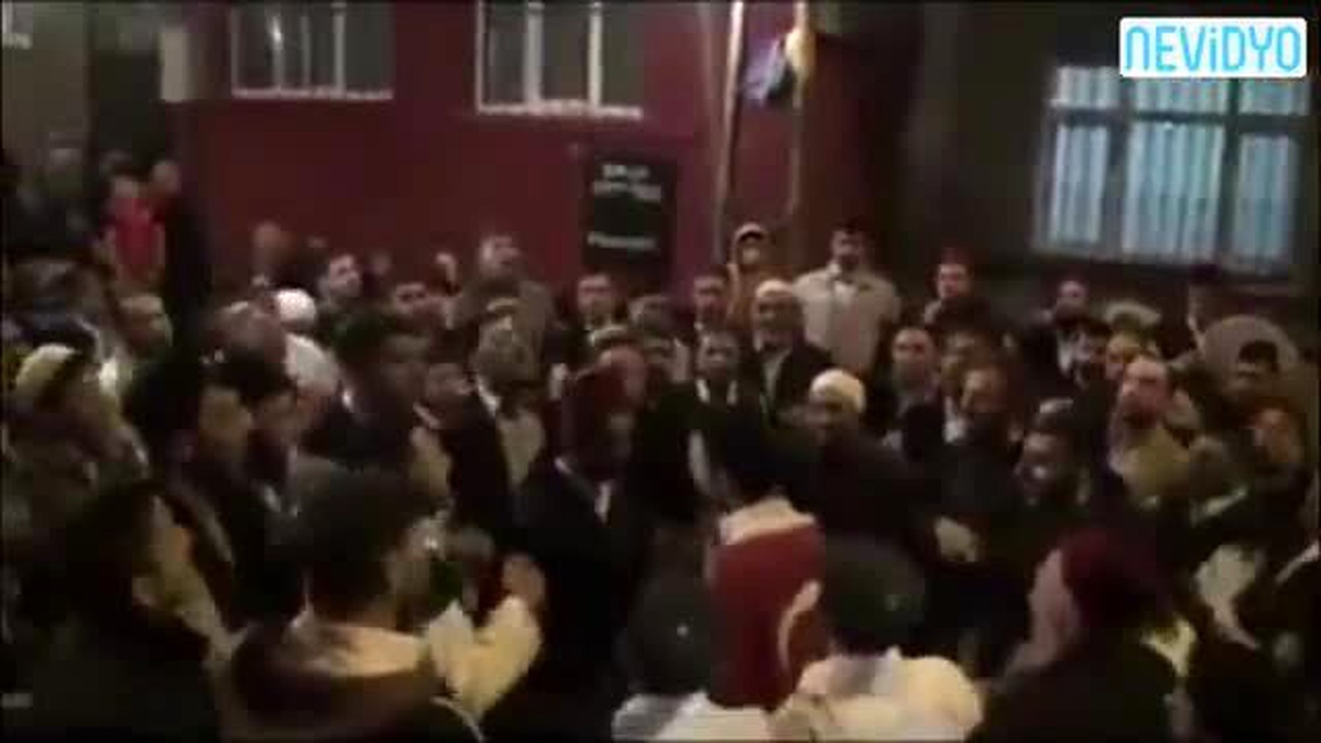 İstiklal Marşı\'nda Zikir Çektiler