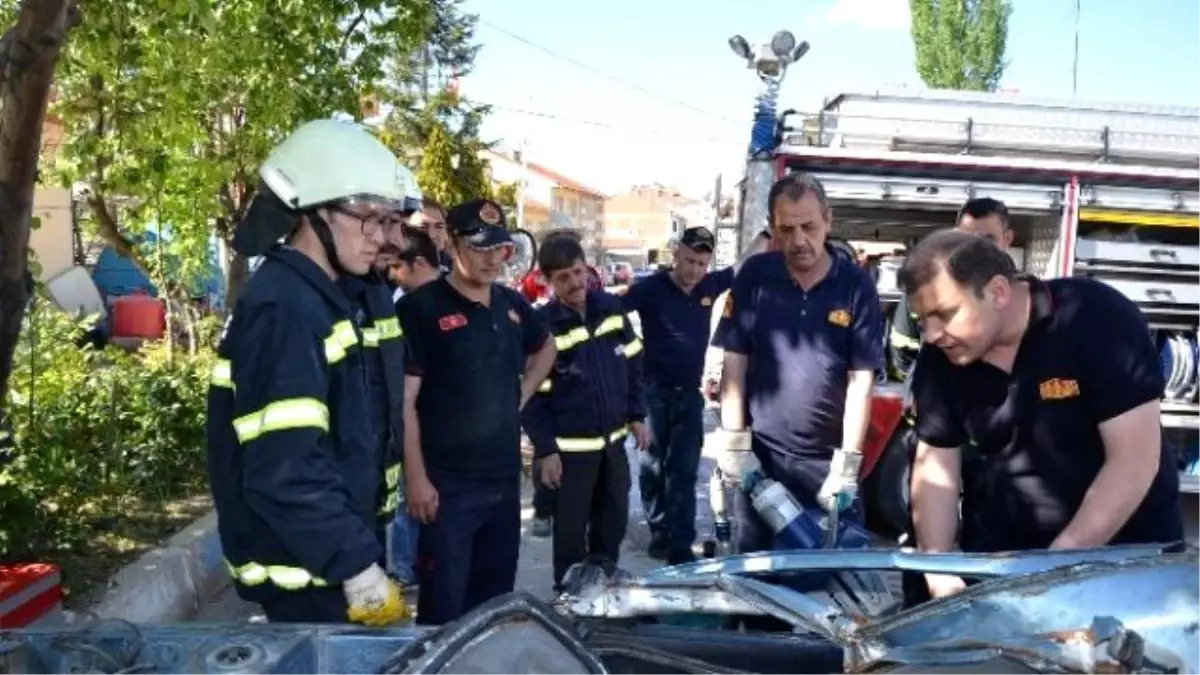 İtfaiyecilerden Hurda Araç Üzerinde Eğitim ve Tatbikat