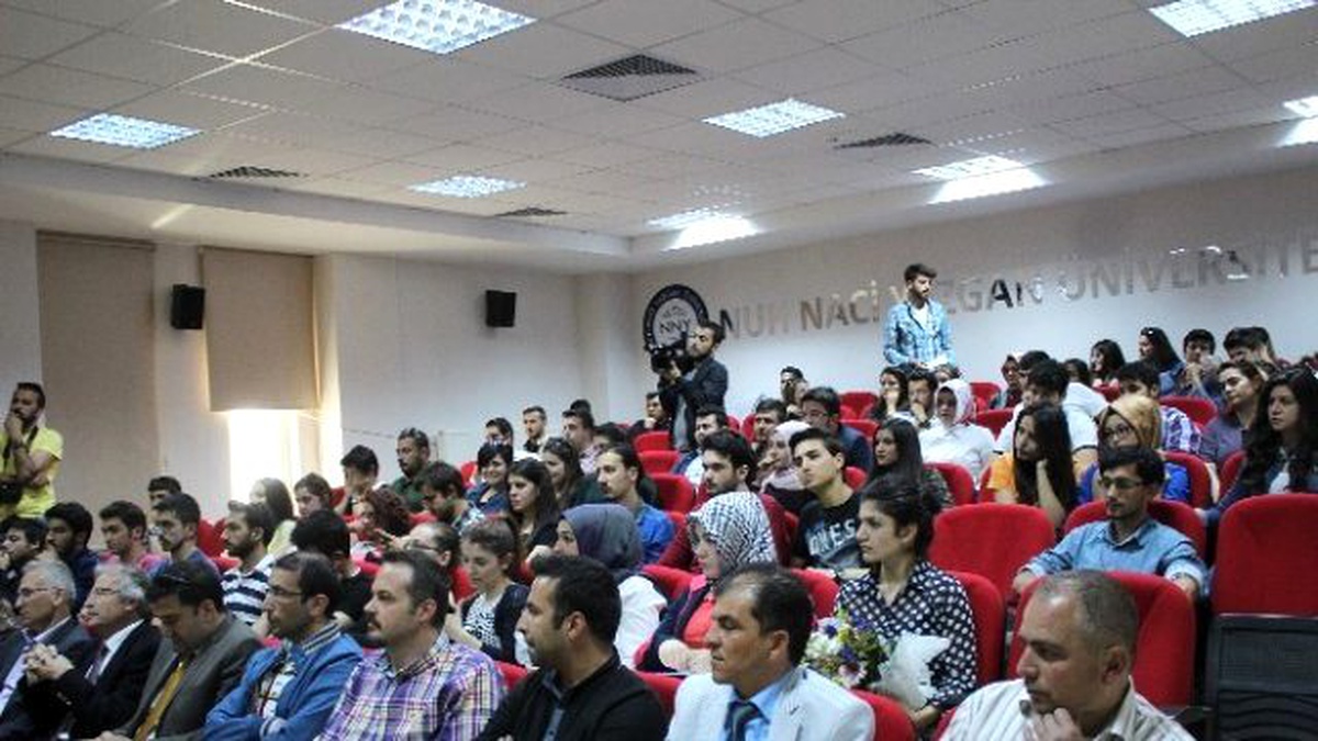 Kayserispor\'un Başarılı Futbolcusu Mert Nobre Üniversite Öğrencileriyle Buluştu