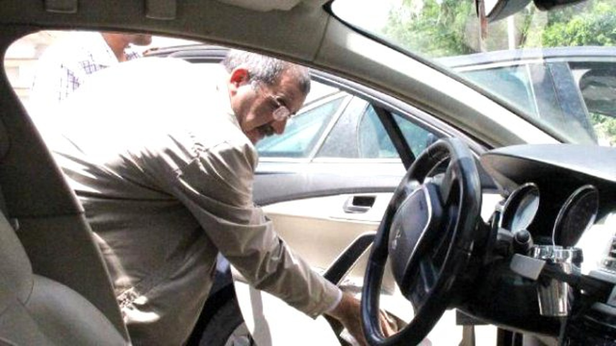 Kilitlemeyi Unuttuğu Otomobilindeki Tabancası Çalındı