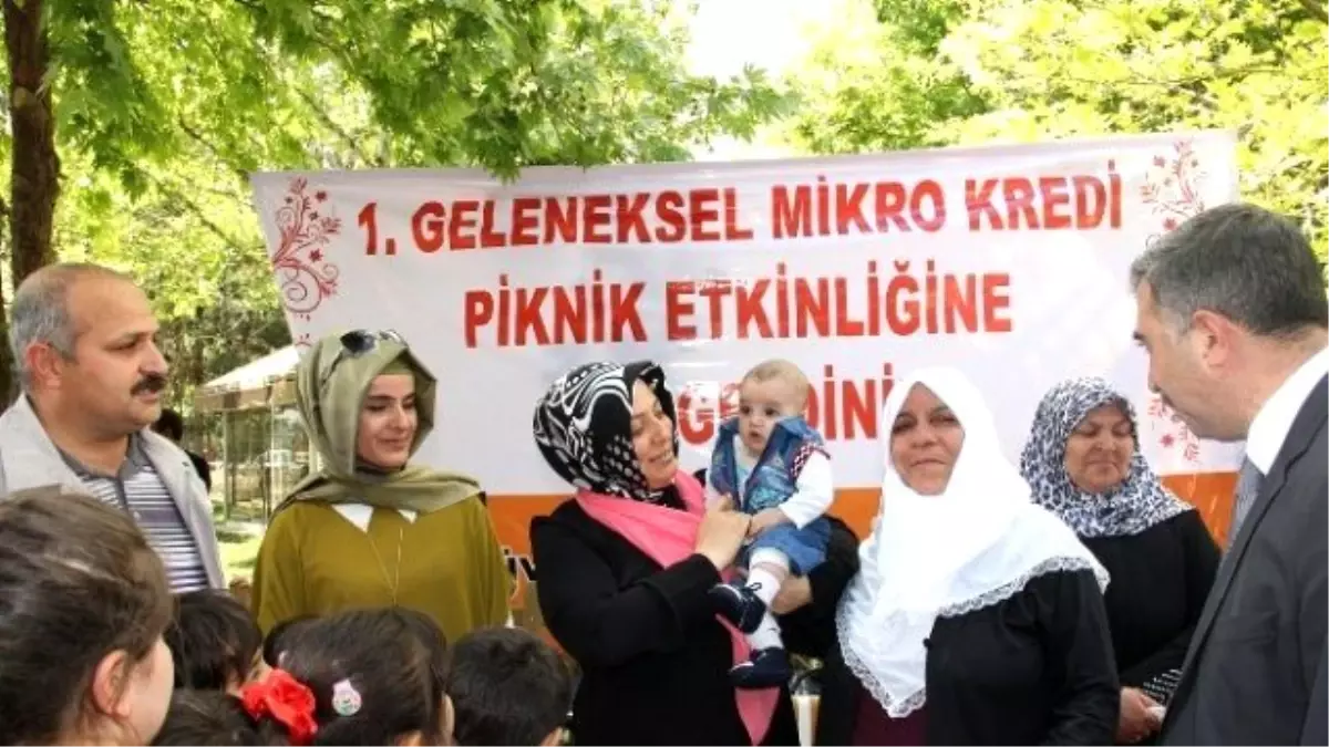 Mikro Kredi Alan Kadınların Piknik Keyfi