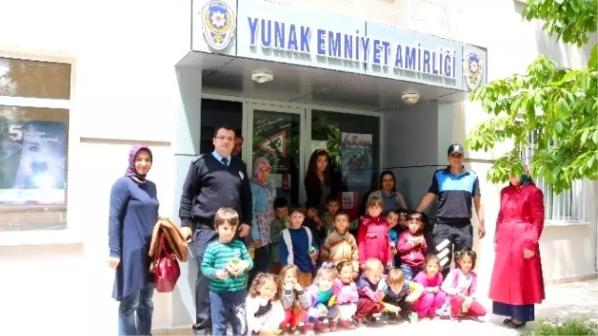 Minik Öğrencilerden Yunak Emniyet Amirliğine Ziyaret