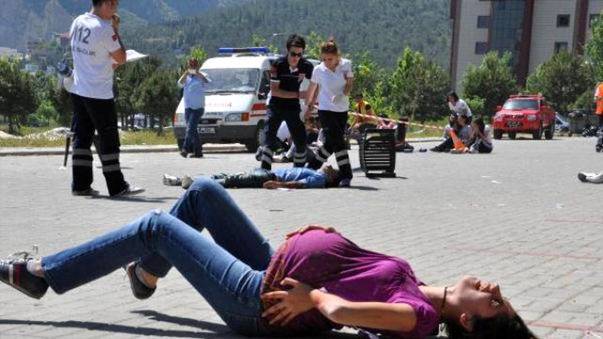 Öğrencilerin Tatbikatı Gerçeğini Aratmadı