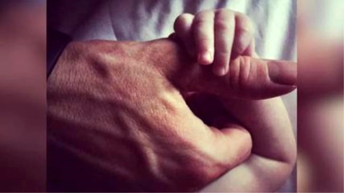 Ryan Reynolds Shares First Picture Of Baby James