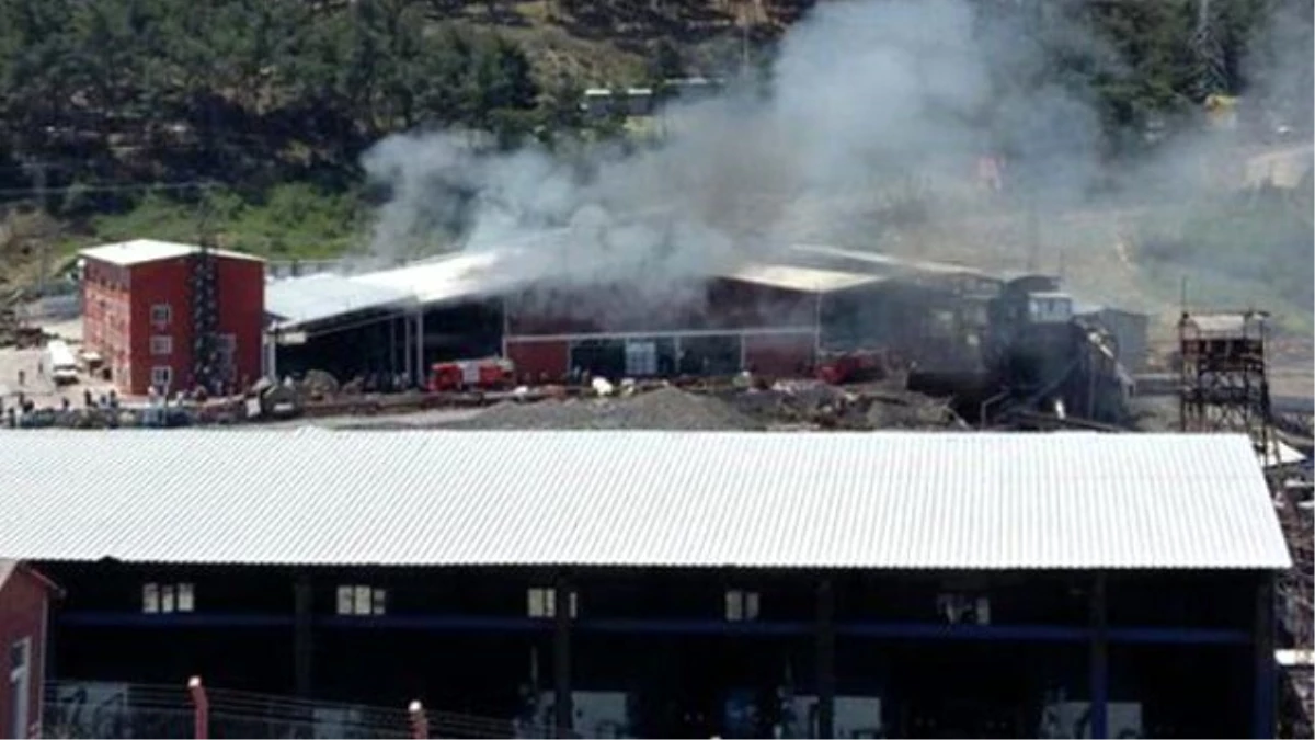 Soma\'da Maden Ocağı İdare Binasında Yangın Paniği