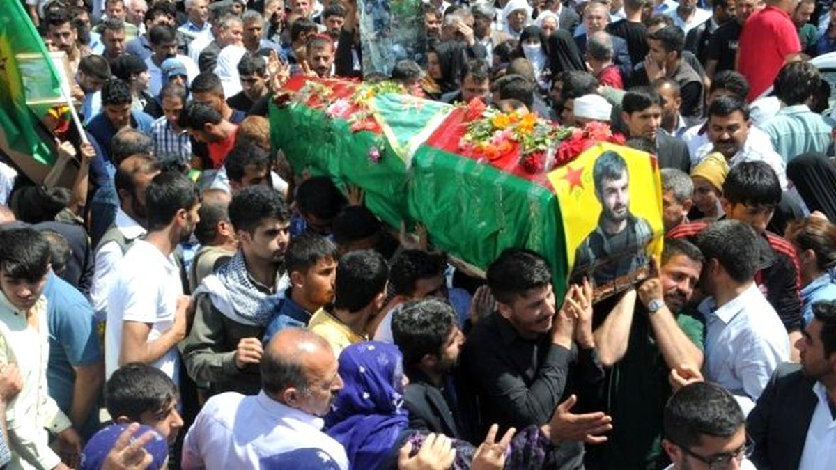 Suriye\'deki Çatışmada Ölen Ypg\'linin Cenazesi Cizre\'de Defnedildi