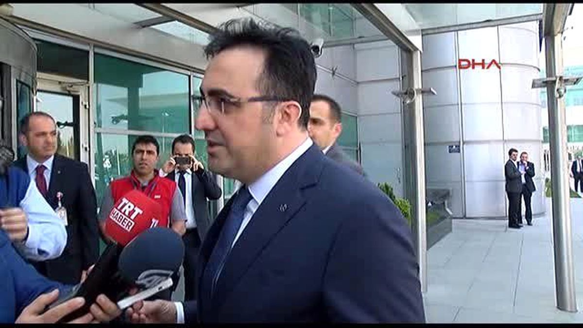THY Yönetim Kurulu Başkanı, Başbakan\'ı Temizlikçi Üniforması ile Karşıladı