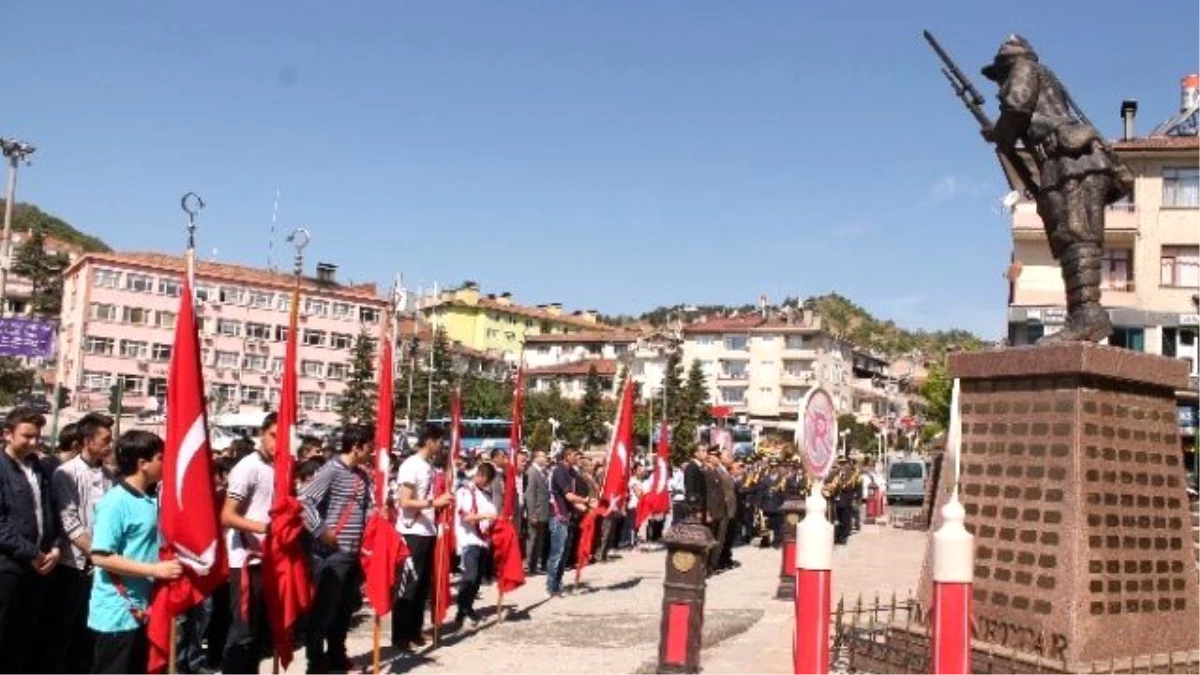 Tosya\'da Bando Eşliğinde Yapılan "Gençlik Yürüyüşü" İlgi Gördü