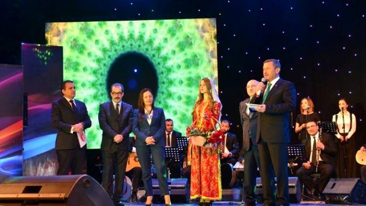 Zafer Meydanı\'nda \'Kütahya Türküleri Albümü\'nün Tanıtımı Galası