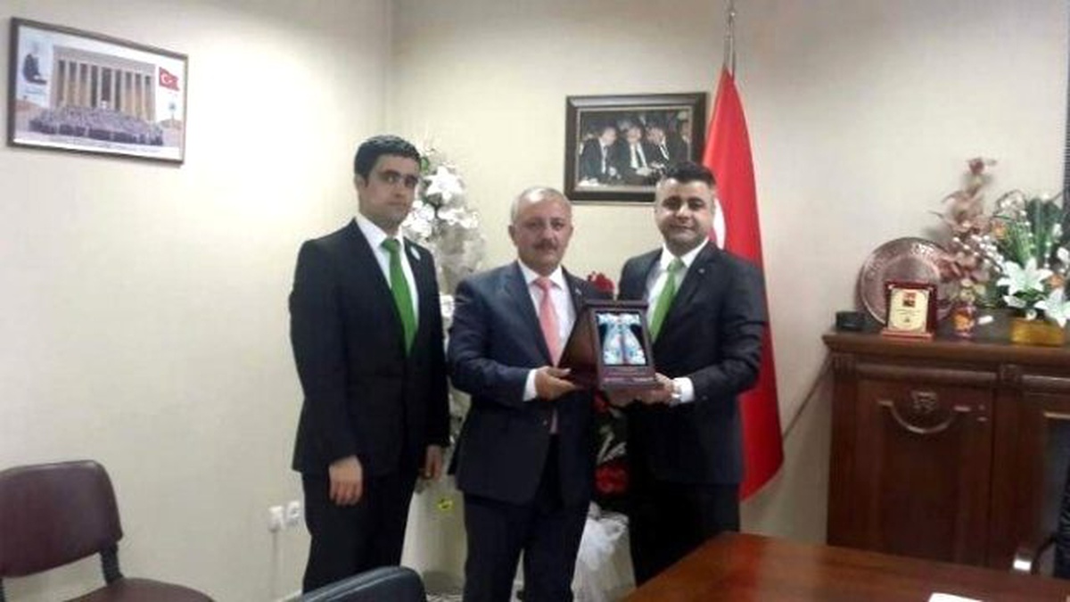 Ziraat Odası Başkanı Salih Şahan\'a Plaket