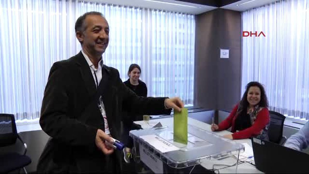 ABD\'deki Türk Seçmenler Sandığa Gitti