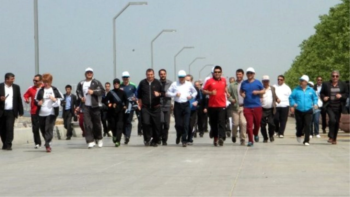 AK Parti Milletvekili Adayları Maltepe\'deki Miting Alanında İnceleme Yaptı