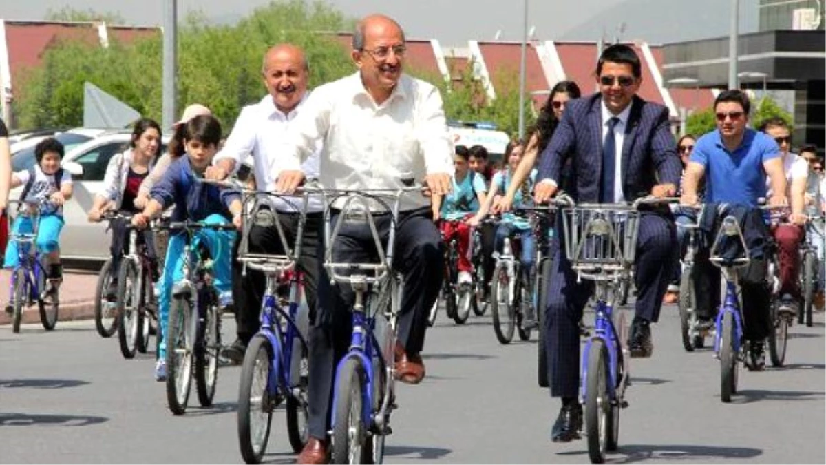 Ak Partili Vekil Adayı Bisiklet Festivali\'nde Pedal Çevirdi