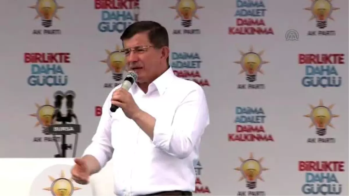 Davutoğlu: "Türkiye\'de Gezi Olayları Olurken Özgürlük Dersi Vermeye Kalkanlar Şimdi Neredesiniz?