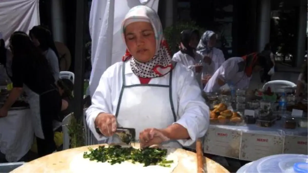 Düzce\'de Doğada Yetişen Otlardan Yapılan Yemekler Tanıtıldı