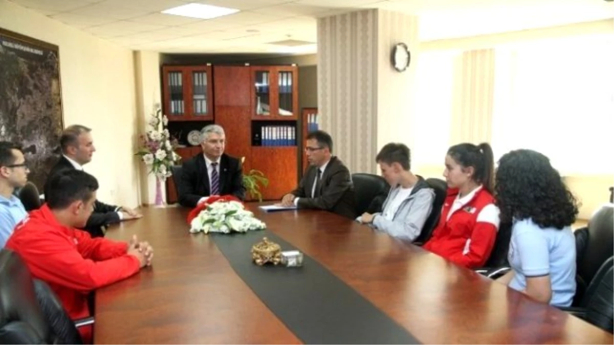 Gençlik Spor\'dan Başkan Vekili Özak\'a Ziyaret