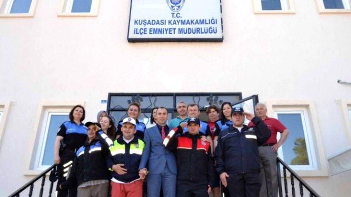 Kuşadası\'nda Engelli Öğrenciler Polis Oldu