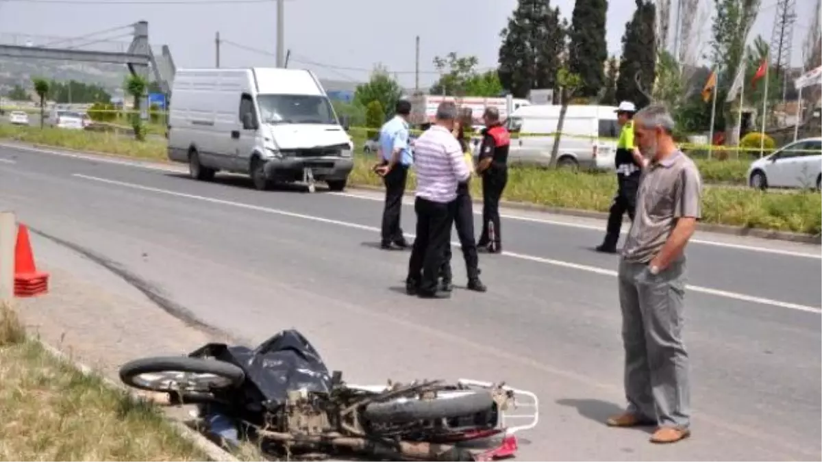 Minibüsün Çarptığı Motosikletli Genç Öldü