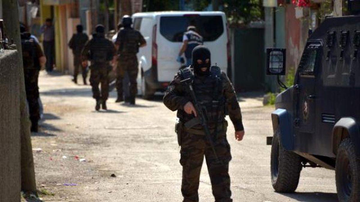 Şüpheliler, Özel Hareket Timi\'ni Görünce Korkudan Teslim Oldu