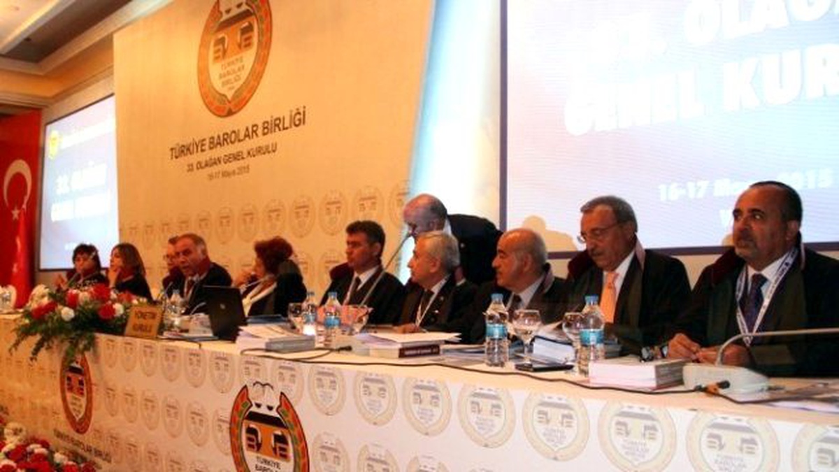 Plaketi Feyzioğlu\'na İade Etti