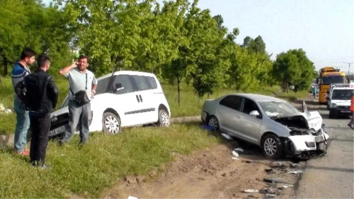 Tem Otoyolu\'nda Zincirleme Trafik Kazası: 5 Yaralı