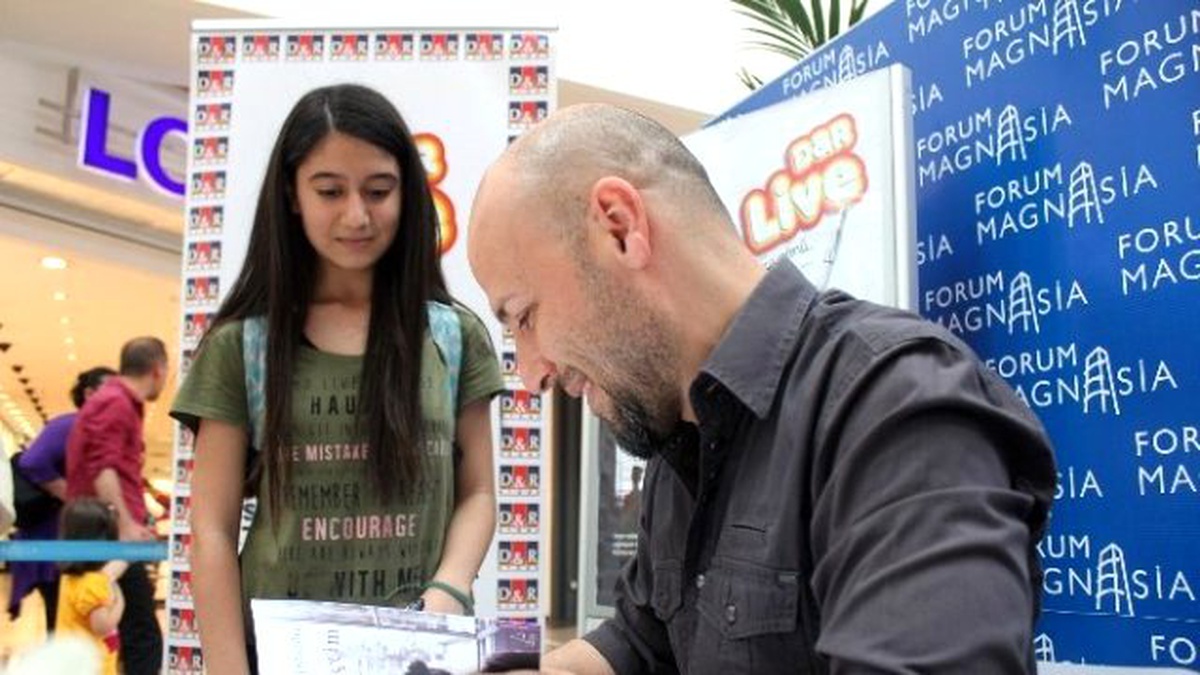 Yazar Tazeoğlu Manisalı Okurları ile Buluştu