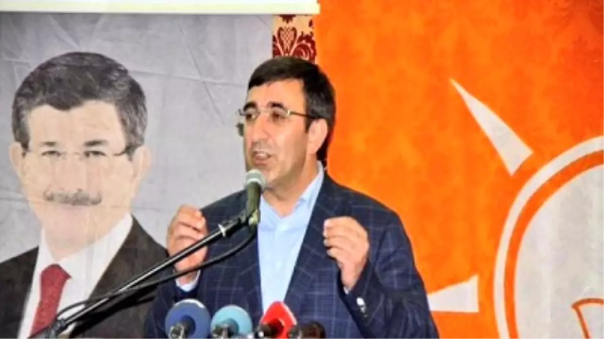 Bakan Yılmaz, Diyarbakır\'da Bingöllülerle Bir Araya Geldi