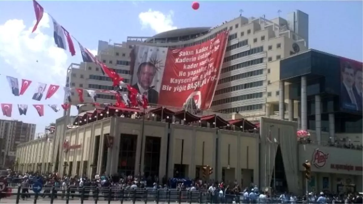 Cumhurbaşkanı İçin Bin Metrekarelik Pankart Hazırladılar