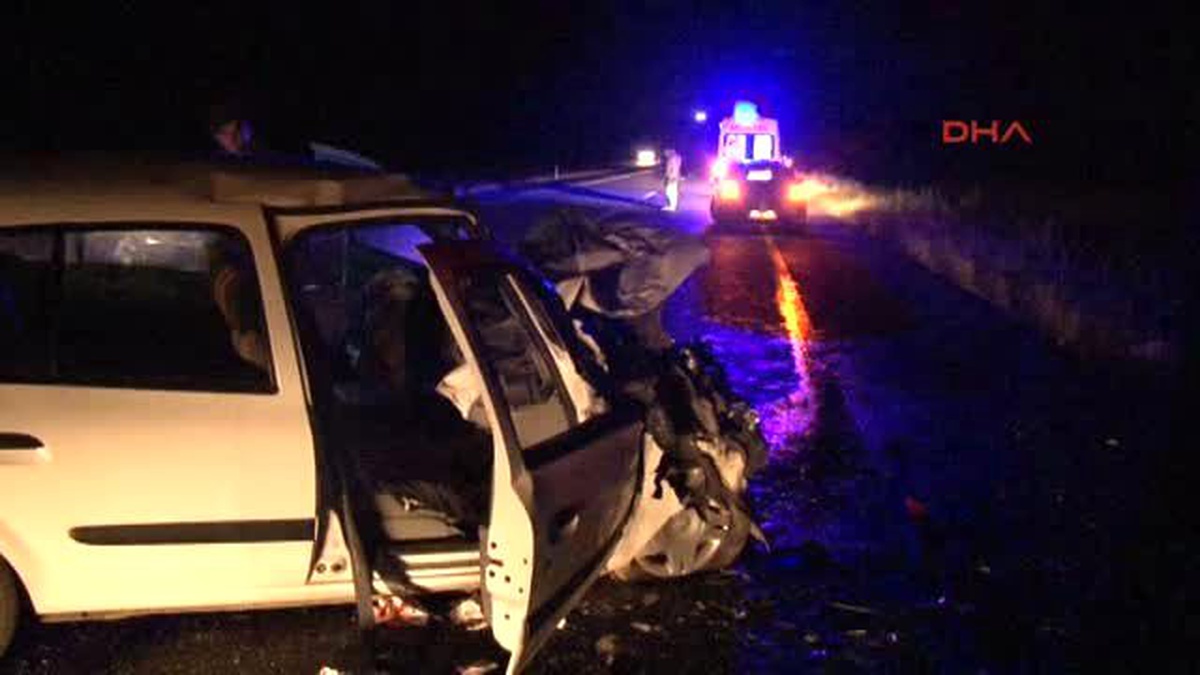 Edirne - Yolun Karşısına Geçip Başka Otomobile Çarptı